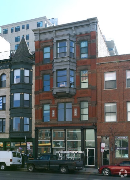 More Photos Of 357 W Chicago Ave, Chicago Office Residential For Lease