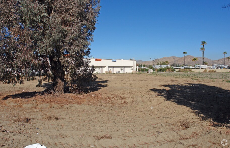 More Photos Of W Florida Ave @ Cawston Ave, Hemet Land For Lease