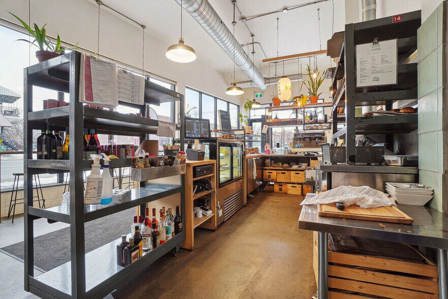 More Photos Of 751 Rue Jarry E, Montréal Fast Food For Sale
