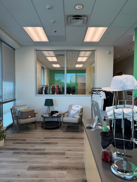 More Photos Of 7421 S 89th Pl, Mesa Showroom For Lease