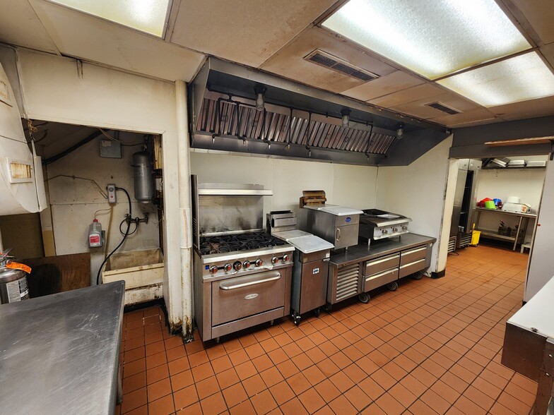 More Photos Of 321 N Main St, Hendersonville Restaurant For Lease