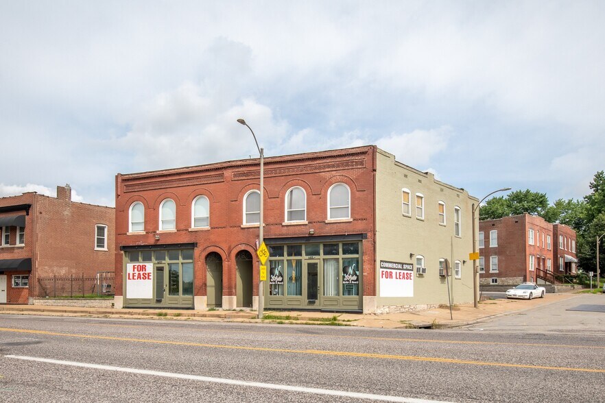 Primary Photo Of 6821-6823 Manchester Ave, Saint Louis Office Residential For Lease