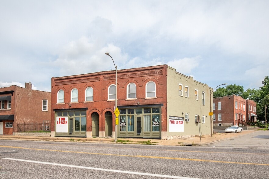 Primary Photo Of 6823 Manchester Ave, Saint Louis Office Residential For Lease
