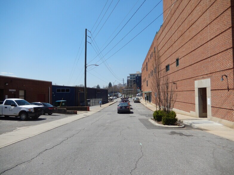 More Photos Of 46 Aston St, Asheville Light Manufacturing For Lease