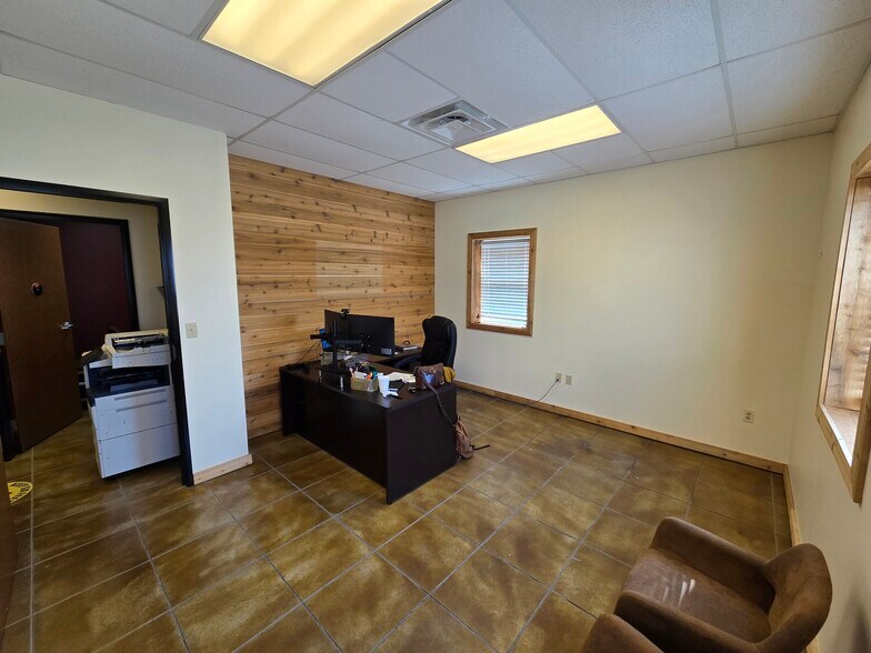 More Photos Of 103 Tradesmen Dr, Hutto Warehouse For Lease