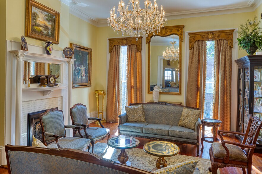 More Photos Of 14 E Taylor St, Savannah Specialty For Sale