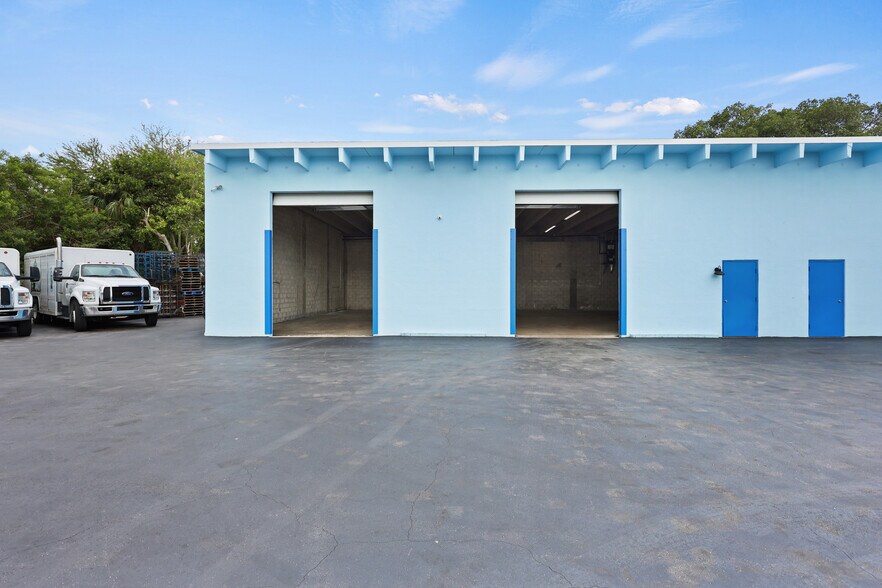 More Photos Of 2605 Kelly Ln, Lake Worth Light Distribution For Lease