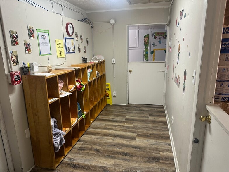 More Photos Of 1300 NW 6th St, Gainesville Office For Sale