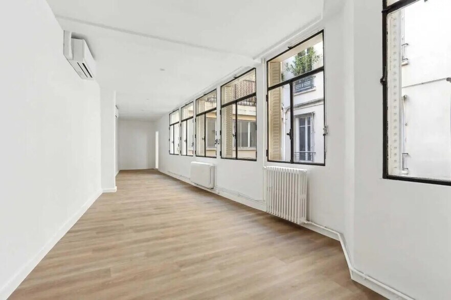 More Photos Of 9 Rue De Vézelay, Paris Office For Sale