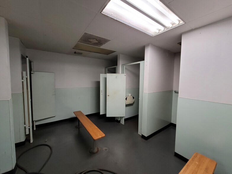 More Photos Of 148 Industrial Park Dr, Rockingham Warehouse For Sale