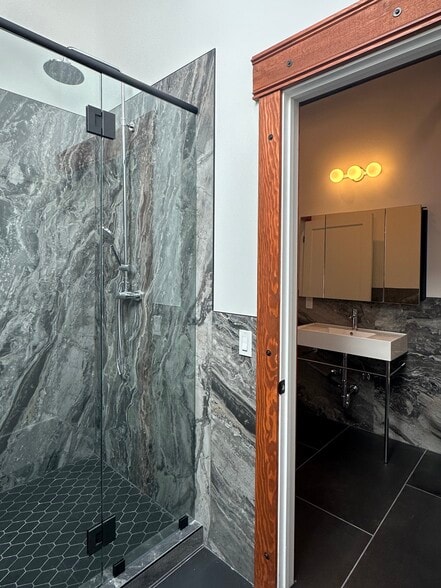 More Photos Of 1801-1821 E Main St, Ventura Unknown For Lease