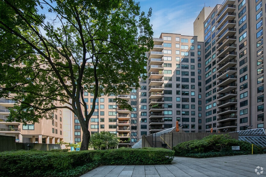 More Photos Of 521 Main St, Roosevelt Island Apartments For Lease