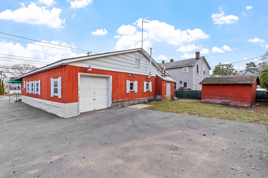 More Photos Of 48 Lincoln Ave, Saratoga Springs Freestanding For Sale