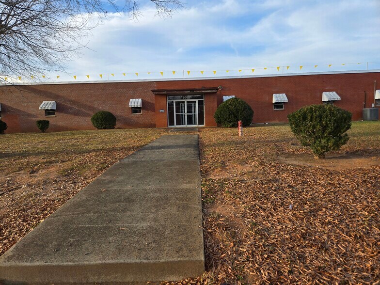 More Photos Of 900 W Academy St, Cherryville Manufacturing For Sale