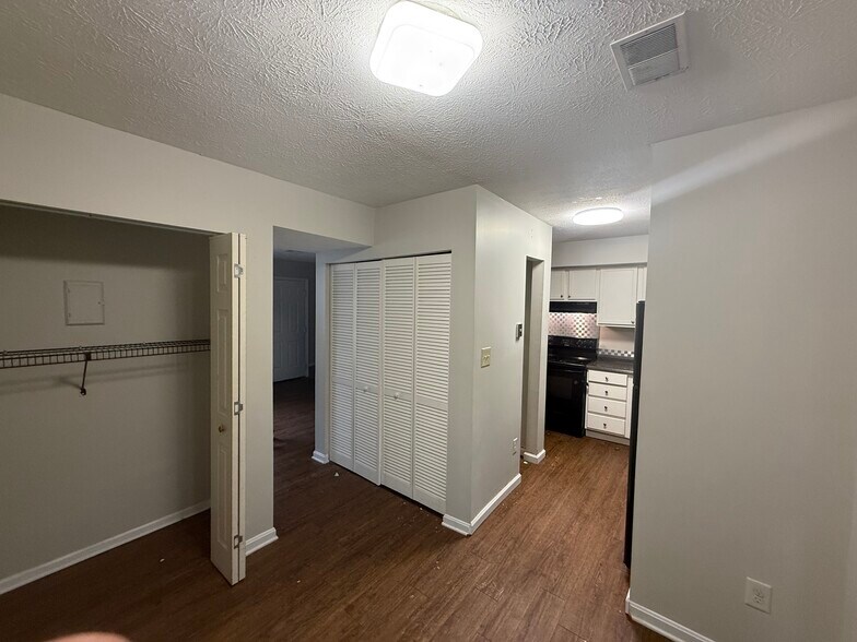 More Photos Of 77 Quail Holw, Inez Apartments For Sale