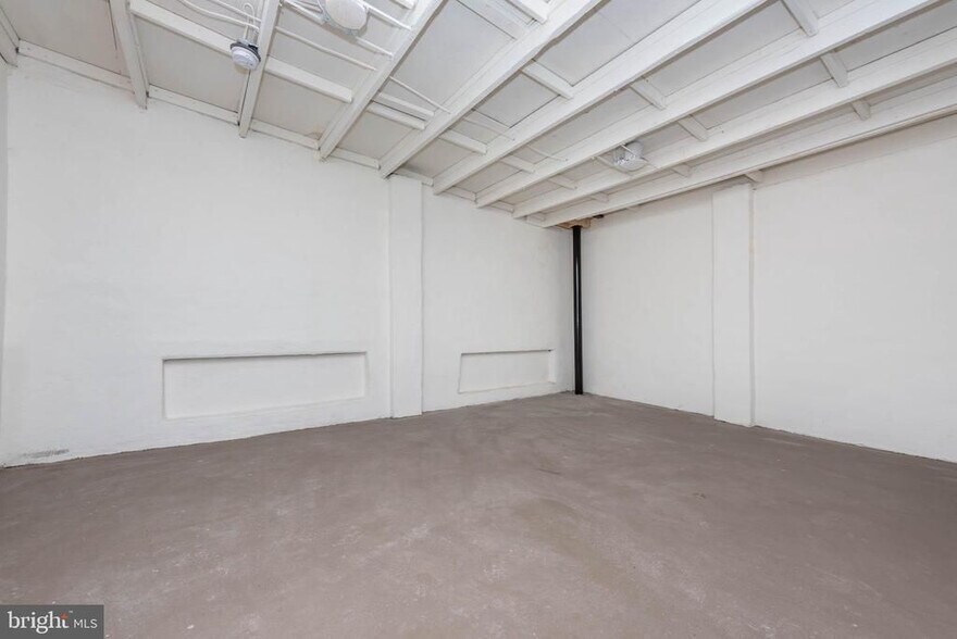 More Photos Of 1640 N Broadway, Baltimore Flex For Sale