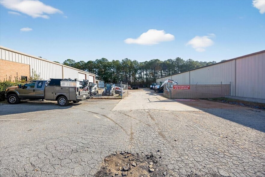 More Photos Of 4308 Interstate Dr, Macon-Bibb Office For Lease