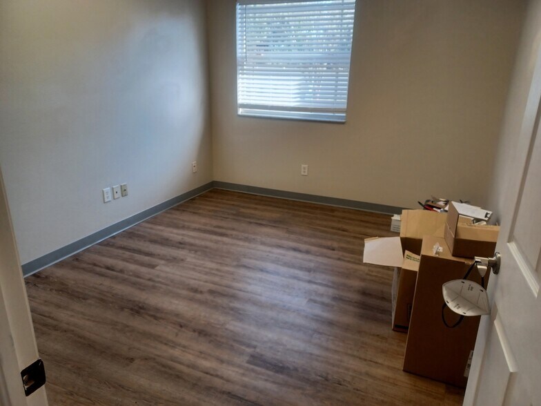 More Photos Of 10028-10038 Water Works Ln, Riverview Medical For Lease