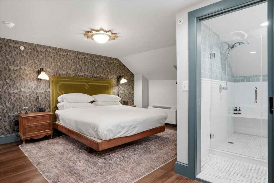 More Photos Of 140 N 2nd St, Philadelphia Hotel For Sale