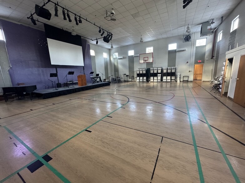 Primary Photo Of 1851 Whitney Ave, Hamden Schools For Lease