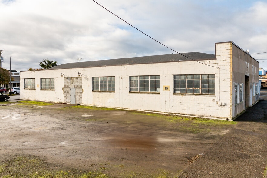 More Photos Of 2105 4th St, Tillamook Industrial For Sale