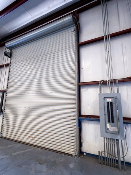 More Photos Of 402 Chairman Ct, DeBary Warehouse For Lease