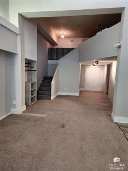 More Photos Of 303 N Cedar St, Abilene Storefront For Sale