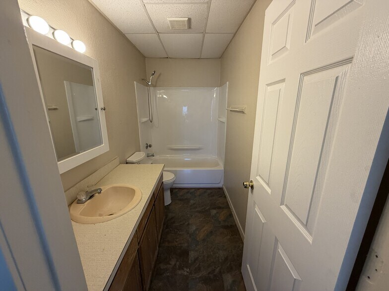 More Photos Of 7413 Wichita St, Fort Worth Self Storage For Lease