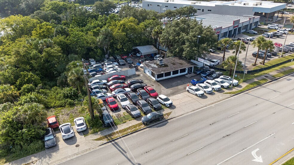More Photos Of 663 N US Highway 17 92, Longwood Auto Dealership For Lease