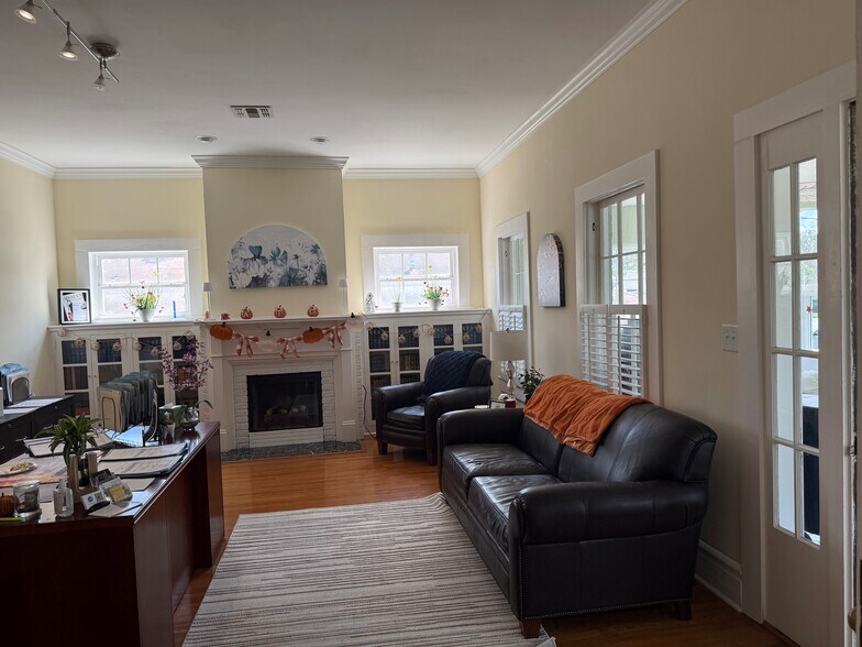 More Photos Of 917 N Monroe St, Tallahassee Coworking Space