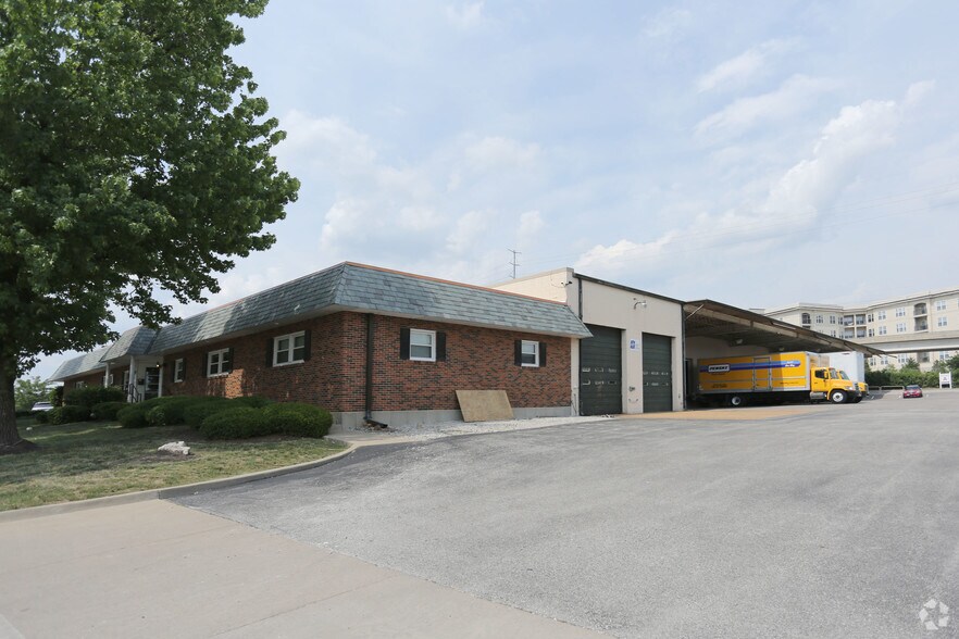 More Photos Of 290 Hanley Industrial Ct, Brentwood Warehouse For Lease