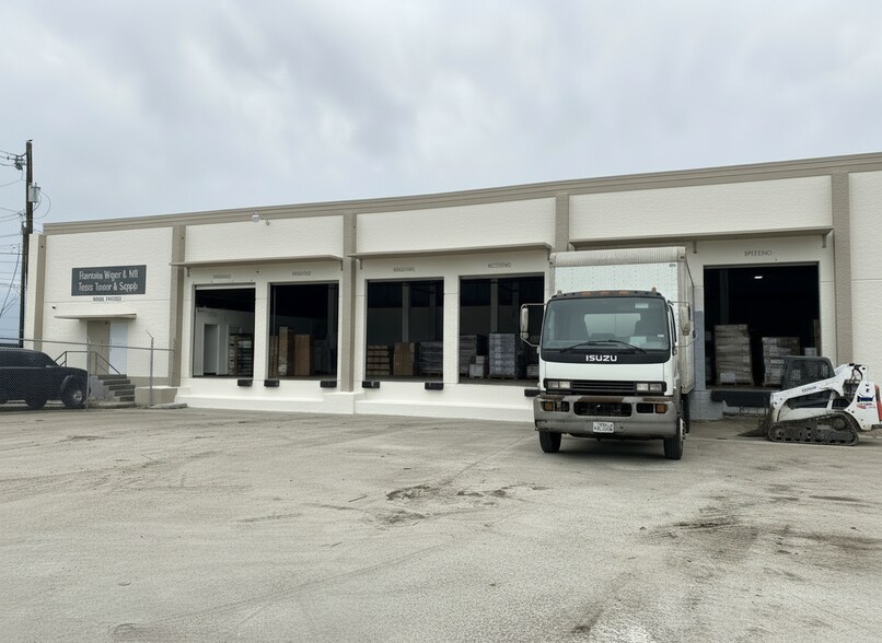 More Photos Of 1234 Kress St, Houston Warehouse For Lease
