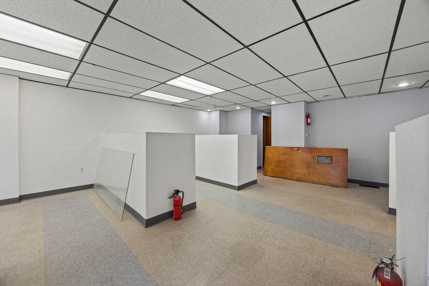 More Photos Of 2314-2318 Niagara St, Niagara Falls Freestanding For Lease