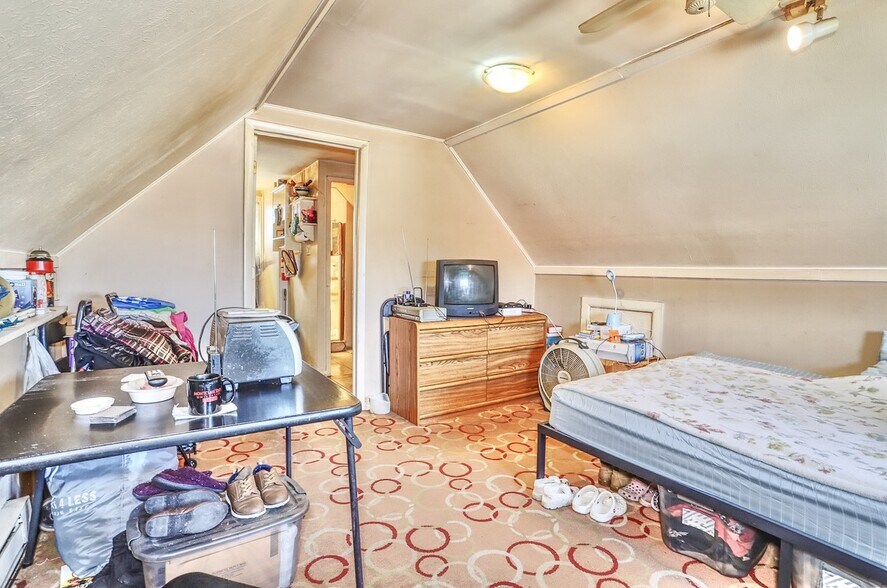 More Photos Of 71 Honiss St, Belleville Apartments For Sale