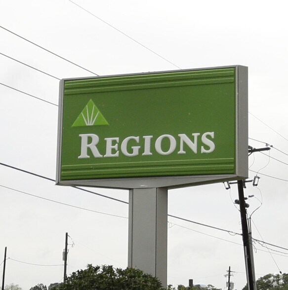 More Photos Of 916 S Burnside Ave, Gonzales Office For Lease