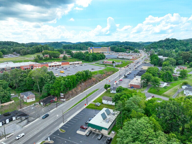 More Photos Of 245 Gate City Hwy, Bristol General Retail For Sale