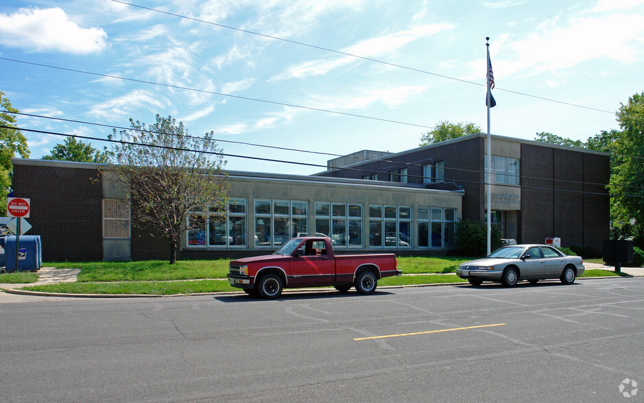 Primary Photo Of 132 N Kansas St, Edwardsville Post Office For Lease