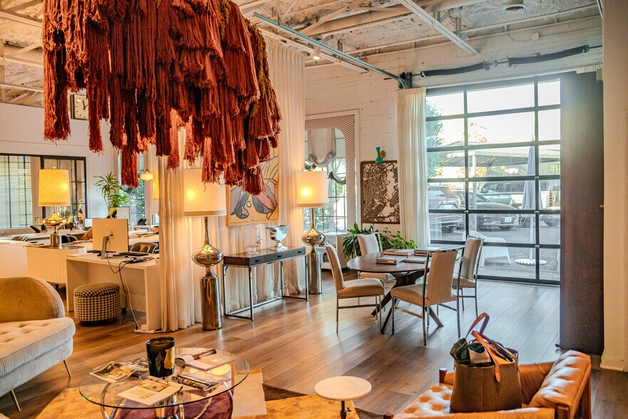 More Photos Of 401 Exposition Ave, Dallas Office For Sale