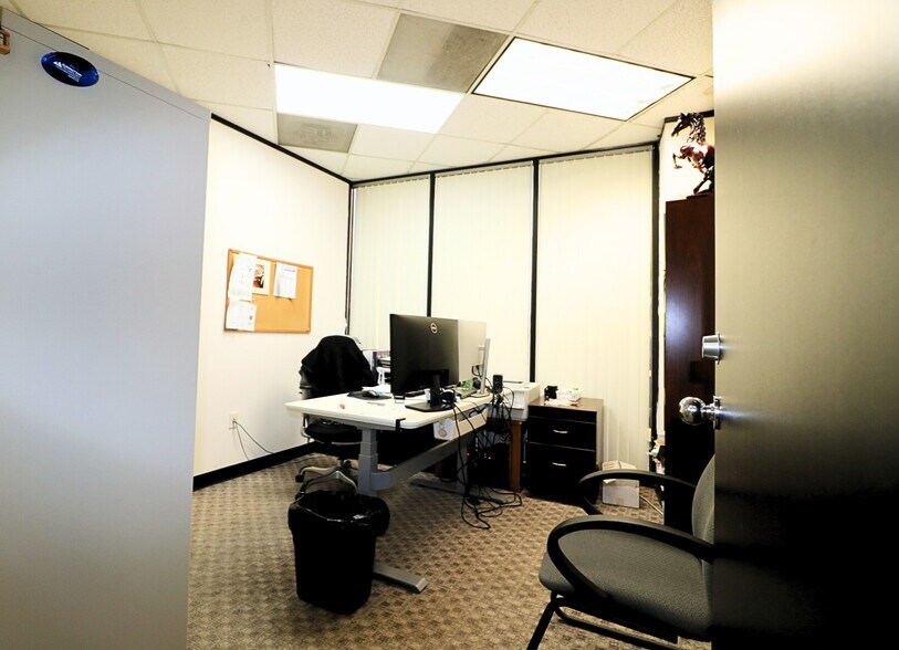 More Photos Of 6100 Corporate Dr, Houston Office For Sale