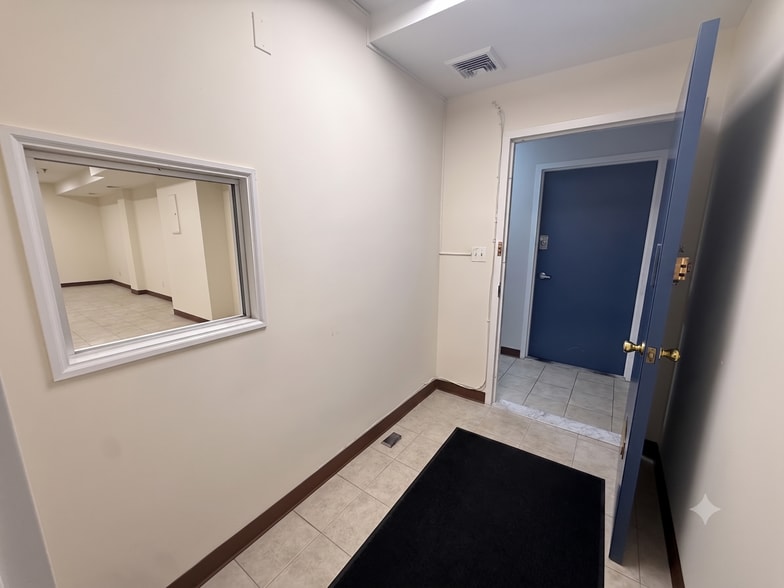 More Photos Of 4102 Bell Blvd, Bayside Office For Lease