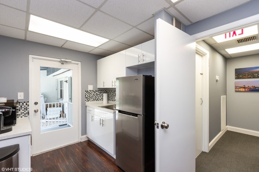 More Photos Of 212 SE 8th St, Fort Lauderdale Office Residential For Sale