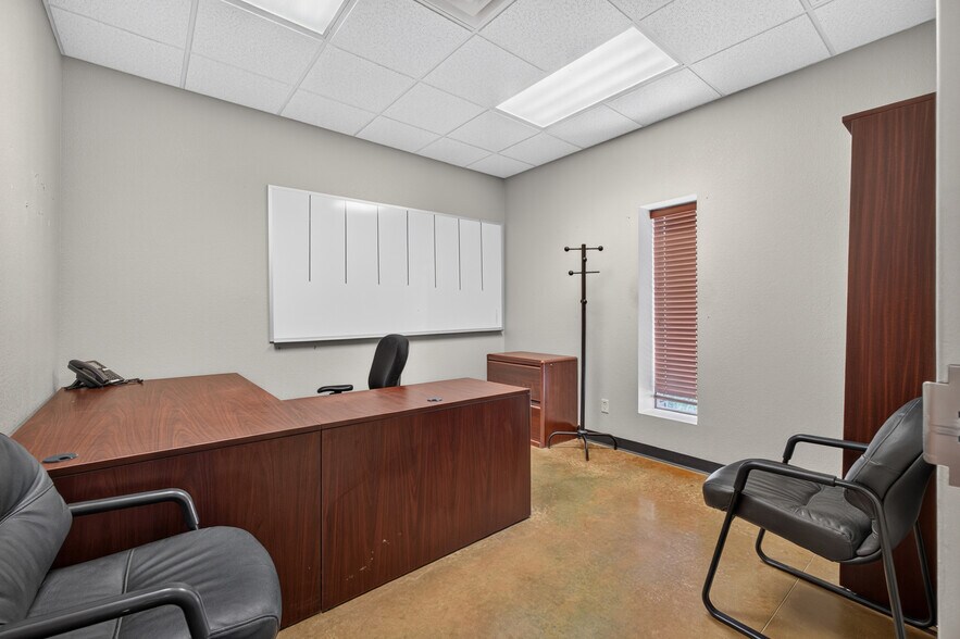 More Photos Of 906 S Eastern Ave, Elk City Warehouse For Sale