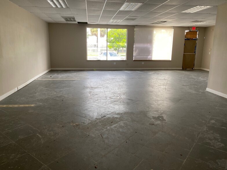 More Photos Of 470 Ansin Blvd, Hallandale Beach Warehouse For Lease