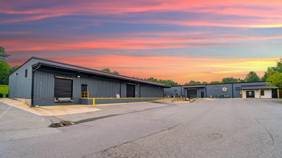 More Photos Of 1907 Gateway Blvd, Charlotte Warehouse For Sale