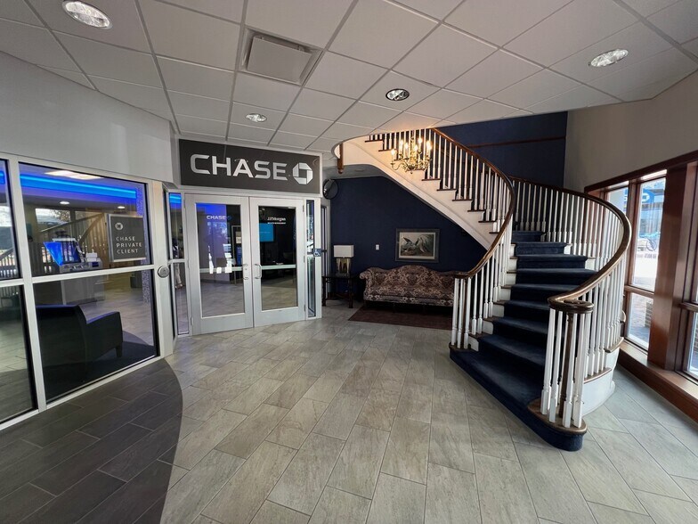 More Photos Of 300 N Franklin St, Tampa Office For Sale