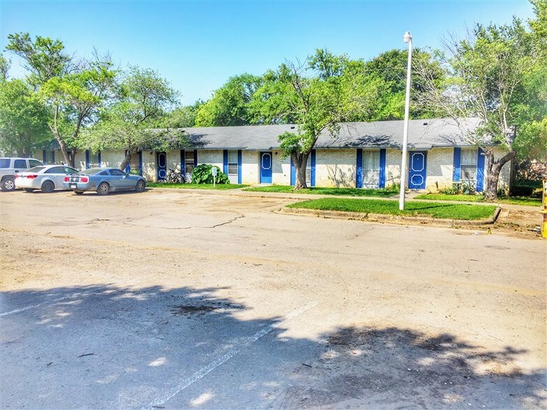 1806 Garner Field Rd, Uvalde, TX 78801 Apartments For Sale