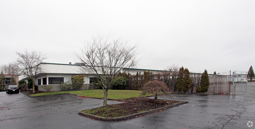 More Photos Of 8130 S 216th St, Kent Truck Terminal For Lease