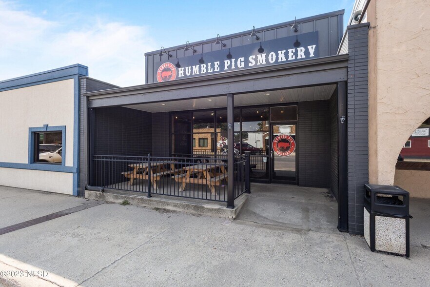 More Photos Of 411 3rd Ave, Clear Lake Restaurant For Sale