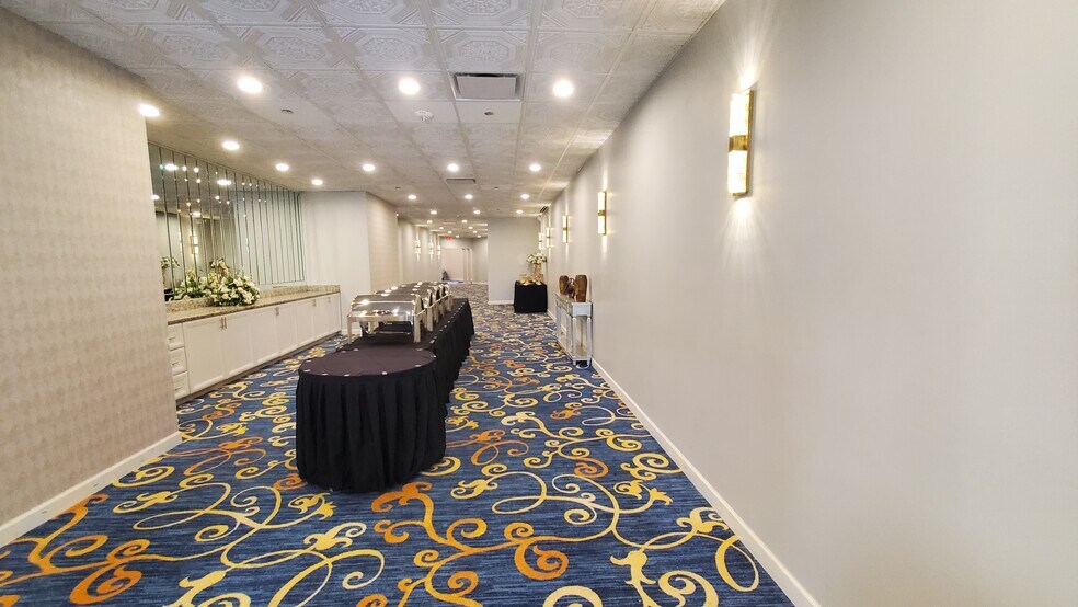 More Photos Of 1300 Irving Park Rd, Streamwood General Retail For Sale