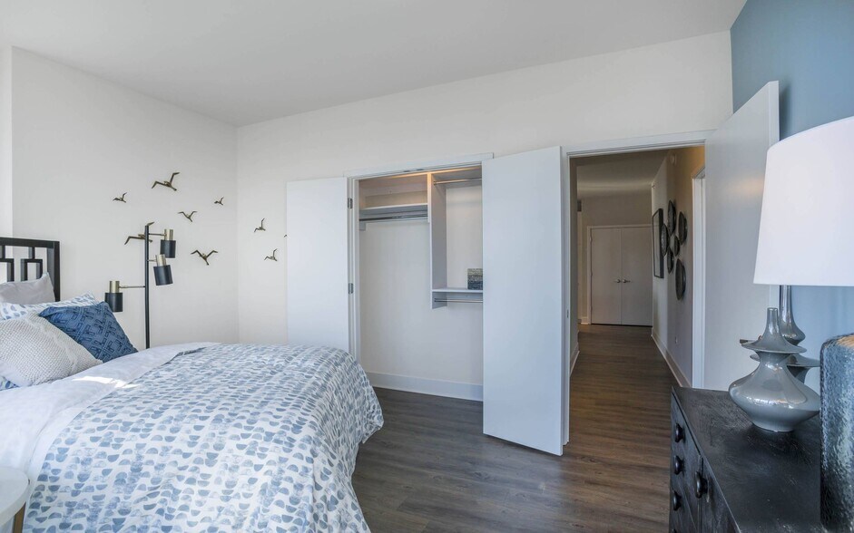 More Photos Of 801 S Financial Pl, Chicago Apartments For Lease